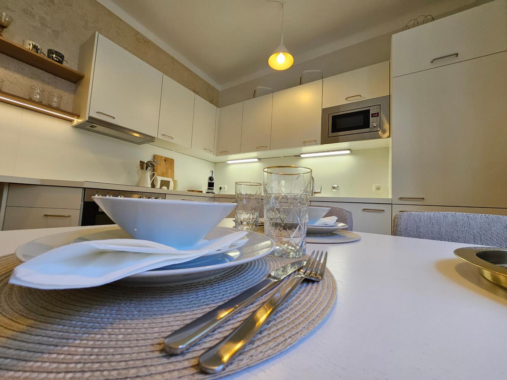 Golden Flat By Grazrentals With Parkview - Brandnew & Free Parking מראה חיצוני תמונה